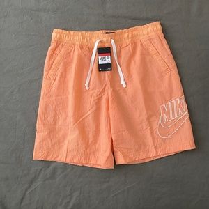 Nike Man's Shorts. Size L